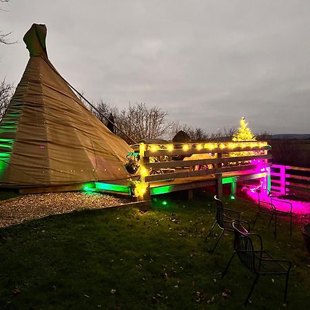 Burtree Country House, Tipi'S, Treehouse & Lodge & House Rooms With Hot Tubs In A Private Garden Thirsk Zewnętrze zdjęcie