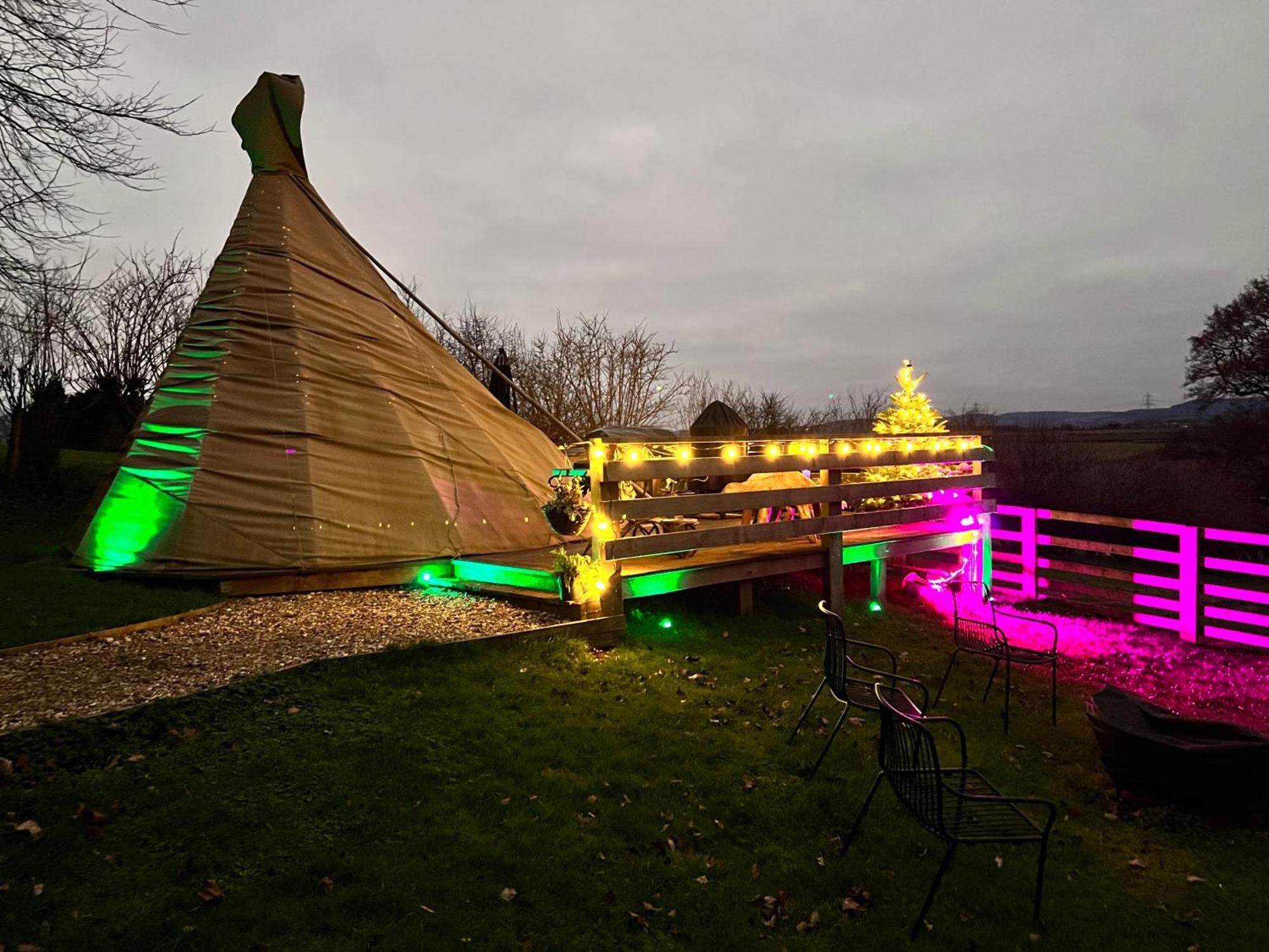 Burtree Country House, Tipi'S, Treehouse & Lodge & House Rooms With Hot Tubs In A Private Garden Thirsk Zewnętrze zdjęcie