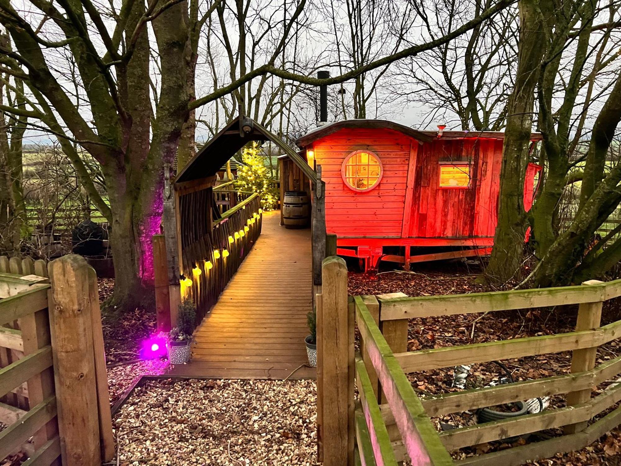 Burtree Country House, Tipi'S, Treehouse & Lodge & House Rooms With Hot Tubs In A Private Garden Thirsk Zewnętrze zdjęcie
