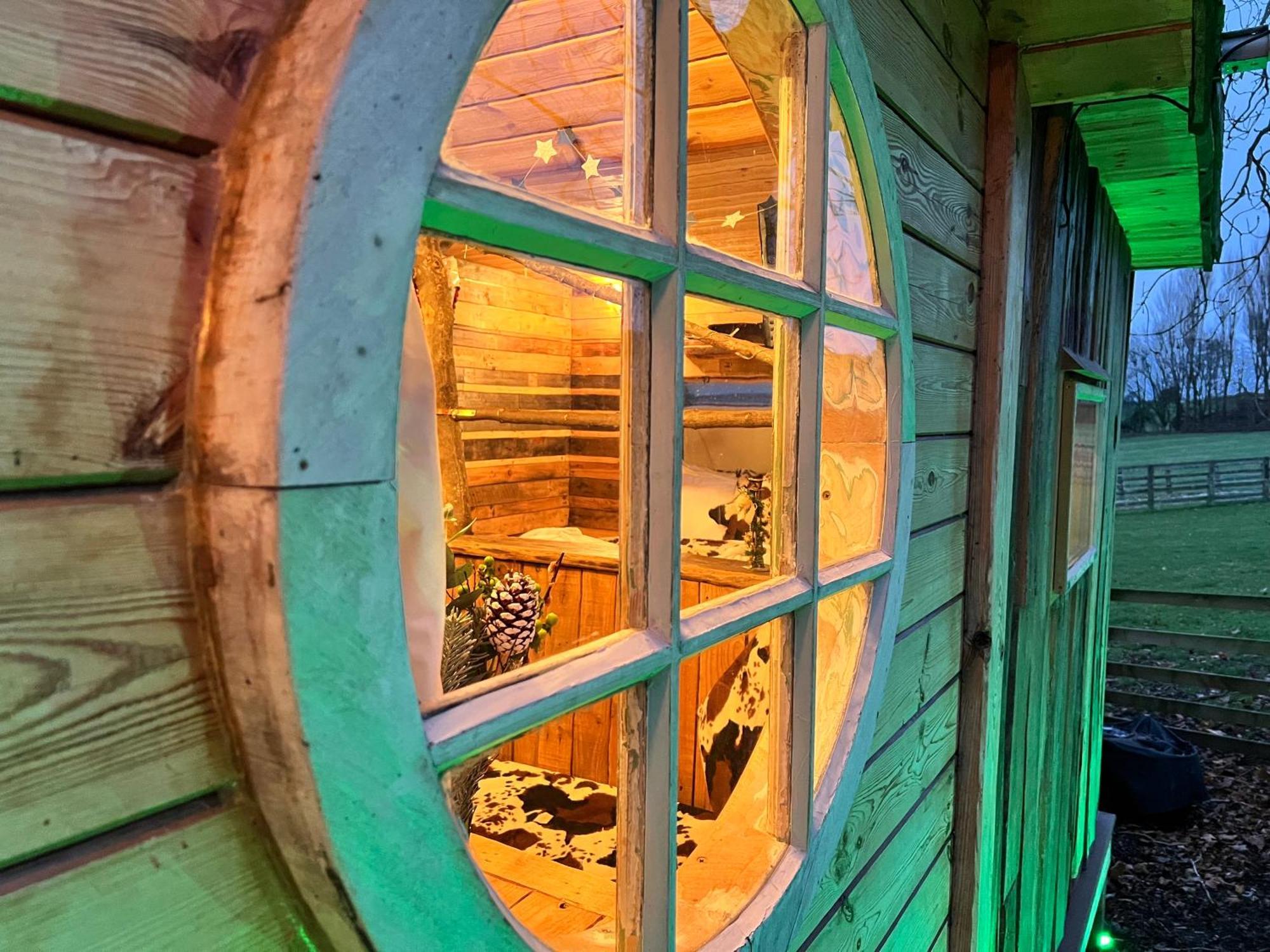 Burtree Country House, Tipi'S, Treehouse & Lodge & House Rooms With Hot Tubs In A Private Garden Thirsk Zewnętrze zdjęcie