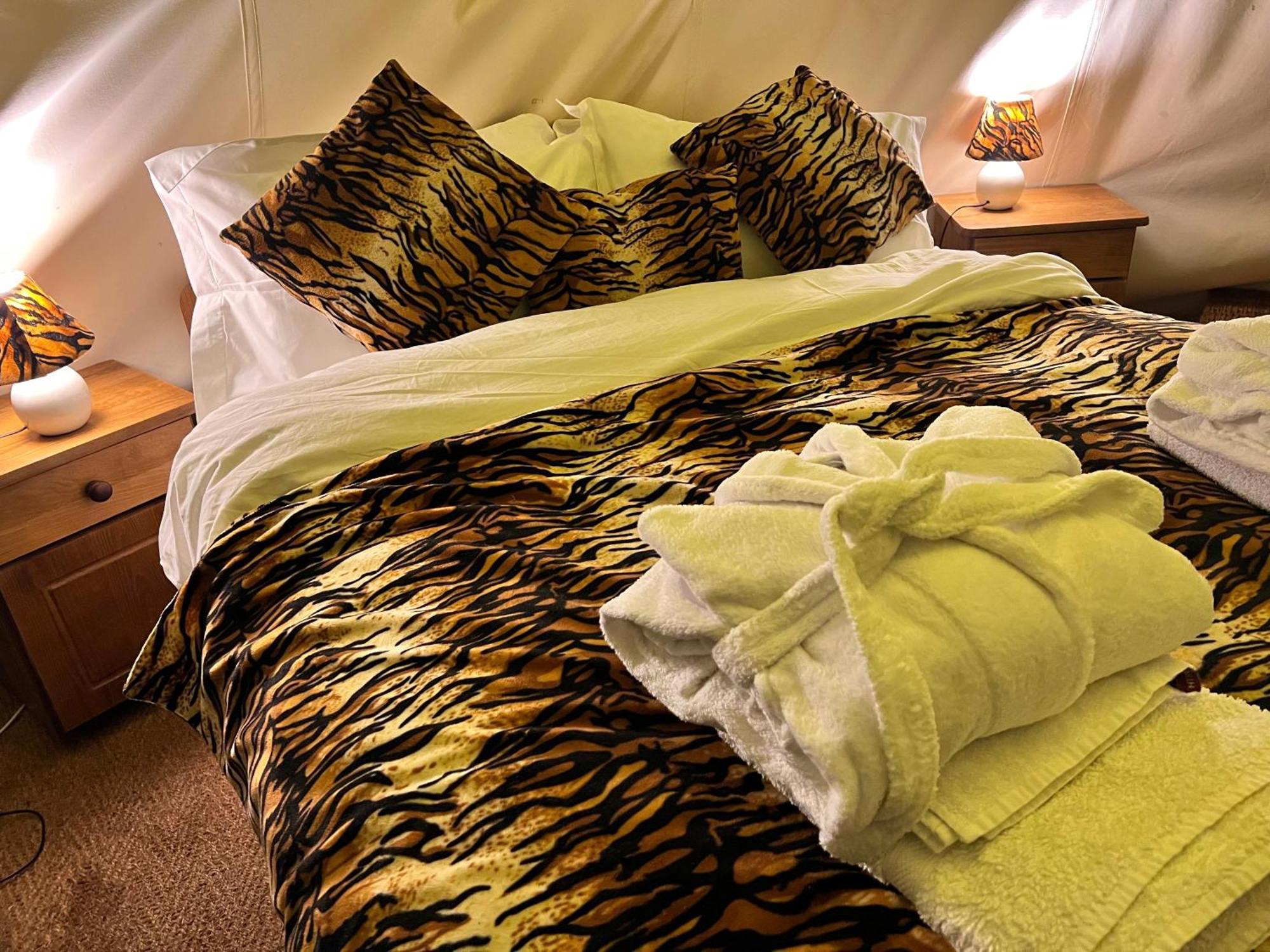 Burtree Country House, Tipi'S, Treehouse & Lodge & House Rooms With Hot Tubs In A Private Garden Thirsk Zewnętrze zdjęcie