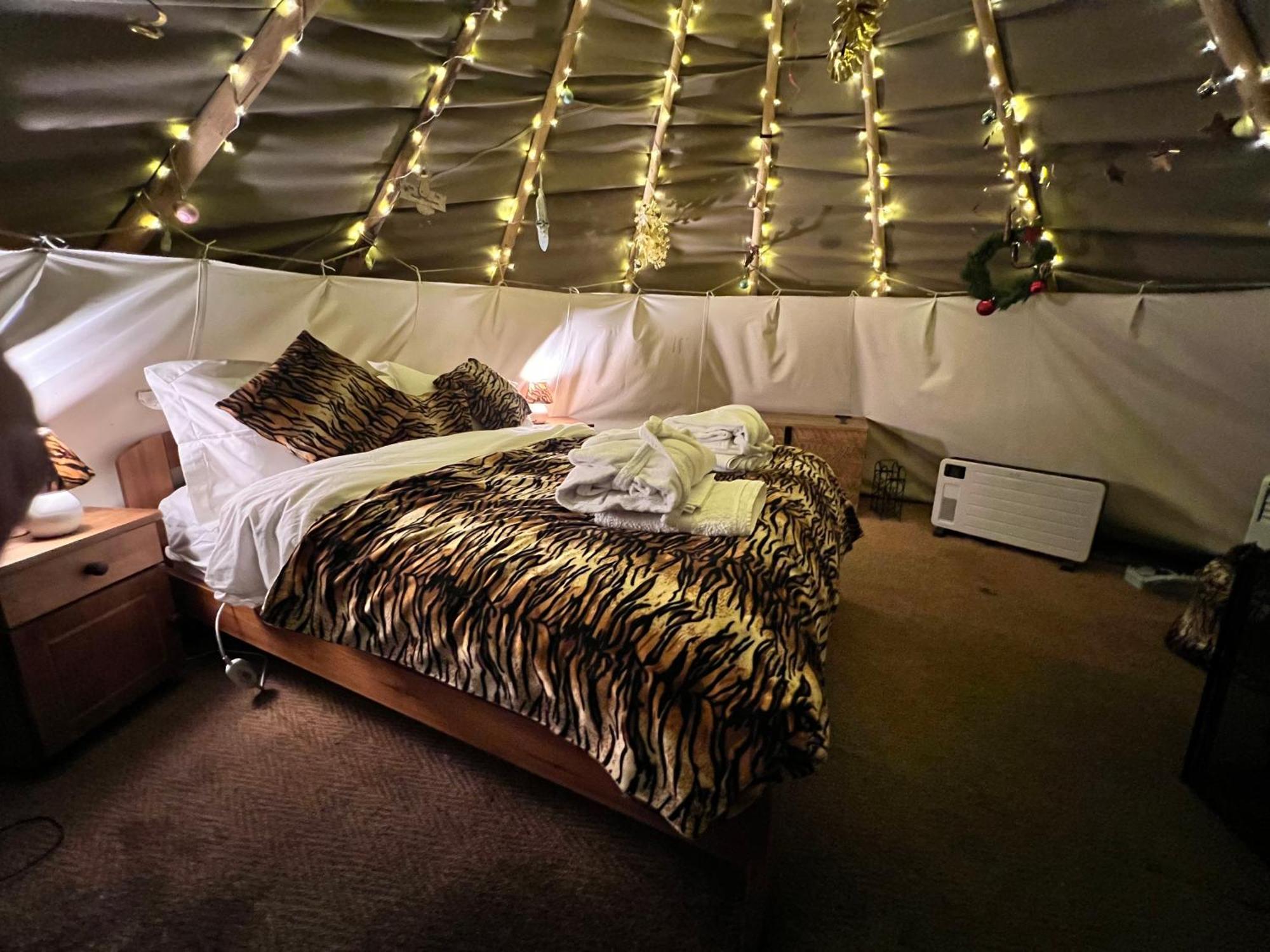 Burtree Country House, Tipi'S, Treehouse & Lodge & House Rooms With Hot Tubs In A Private Garden Thirsk Zewnętrze zdjęcie