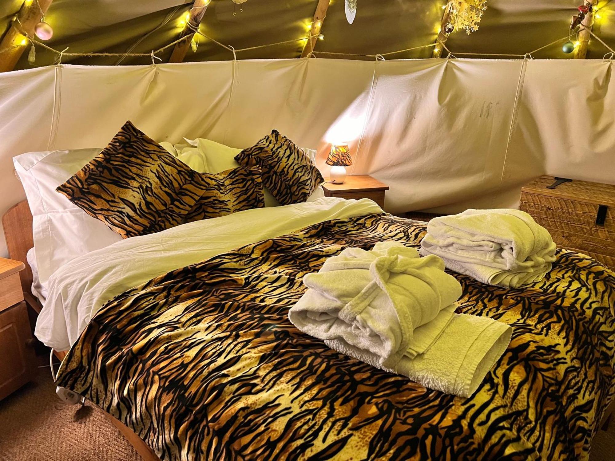 Burtree Country House, Tipi'S, Treehouse & Lodge & House Rooms With Hot Tubs In A Private Garden Thirsk Zewnętrze zdjęcie