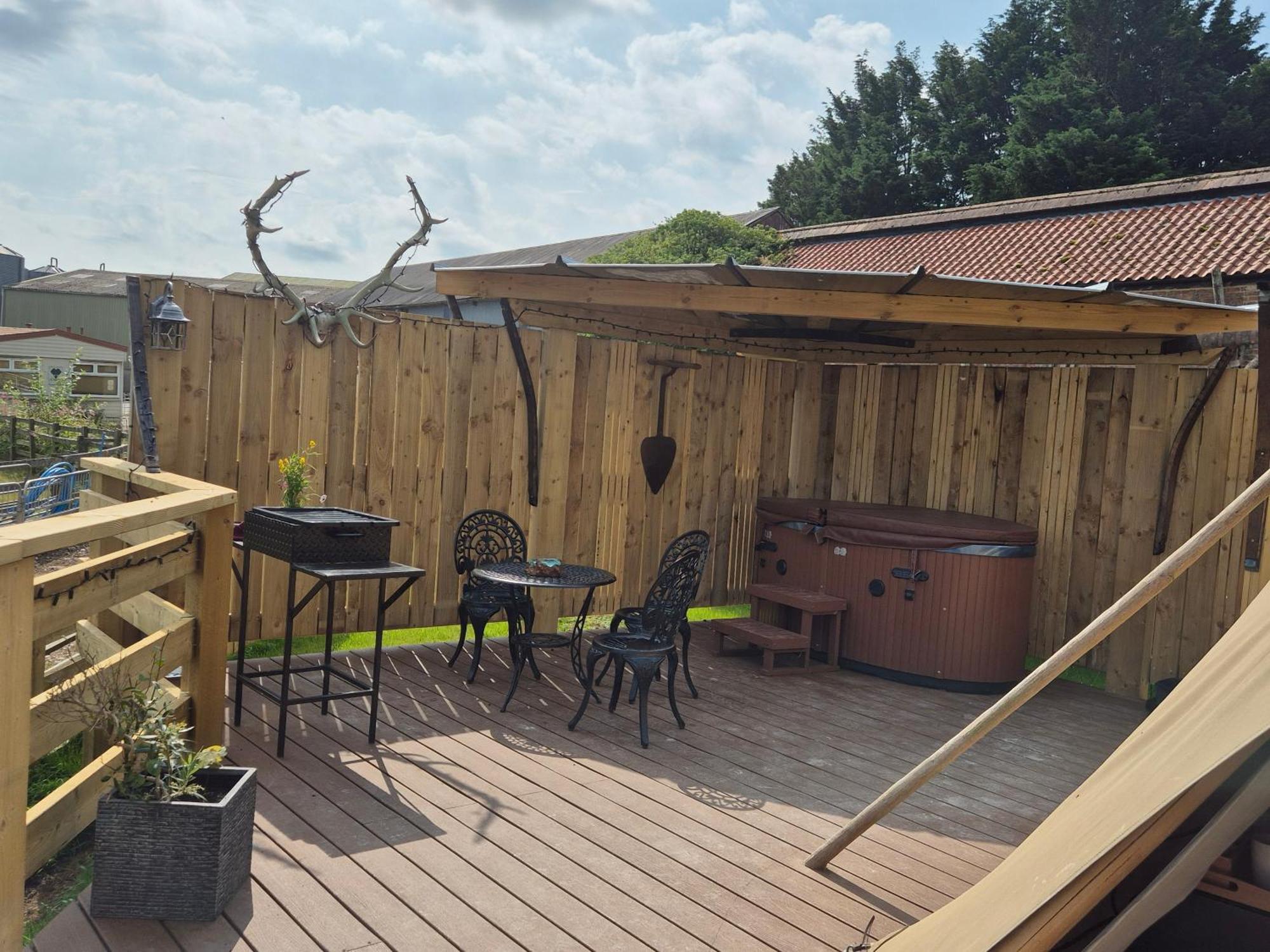 Burtree Country House, Tipi'S, Treehouse & Lodge & House Rooms With Hot Tubs In A Private Garden Thirsk Zewnętrze zdjęcie