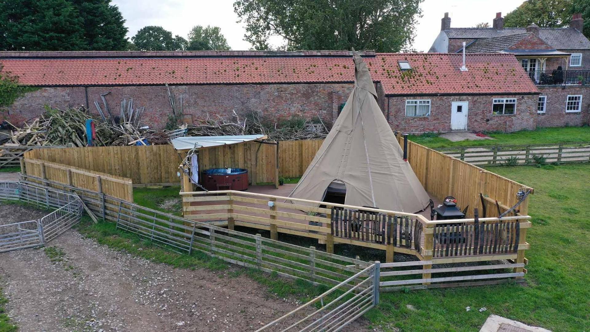 Burtree Country House, Tipi'S, Treehouse & Lodge & House Rooms With Hot Tubs In A Private Garden Thirsk Zewnętrze zdjęcie