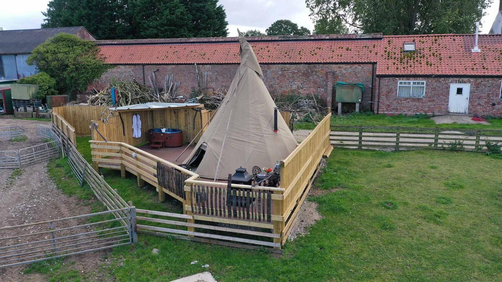 Burtree Country House, Tipi'S, Treehouse & Lodge & House Rooms With Hot Tubs In A Private Garden Thirsk Zewnętrze zdjęcie
